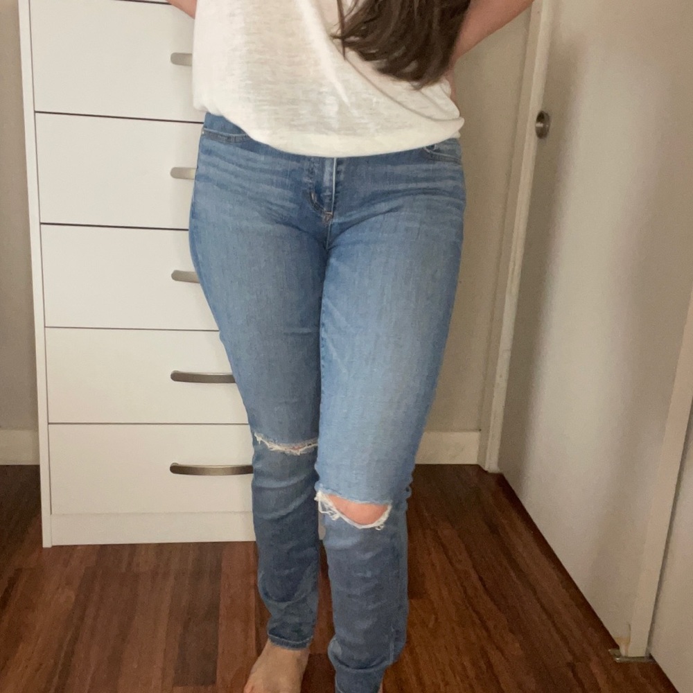 Light denim distressed jeans